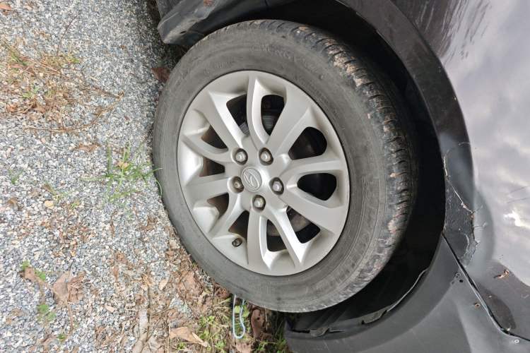 Used Soueast V5 Lingzhi 2012 1.5L Manual Standard Edition Right Front Wheel Hub