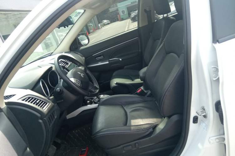 Used Mitsubishi ASX 2018 2.0L CVT Two-Wheel Drive Deluxe Edition Left Front Seat