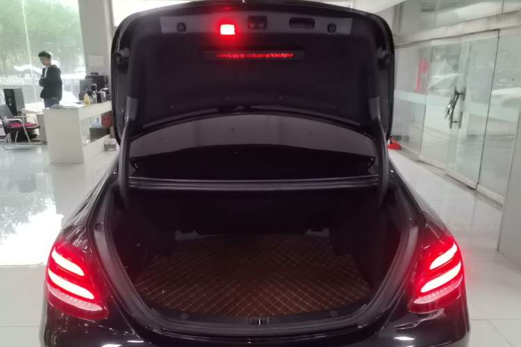 Used Mercedes-Benz E-Class 2018 Facelift E 200 L
