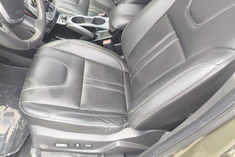 Used Ford Kuga 2015 2.0L GTDi Four-Wheel-Drive Sport Model Driver Seat