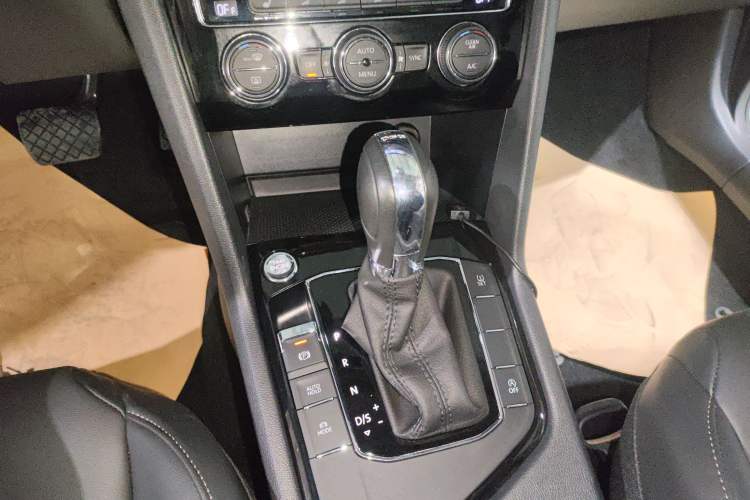 Used Volkswagen Tharu 2020 280TSI Two-Wheel Drive Luxury Plus Version China VI Standard