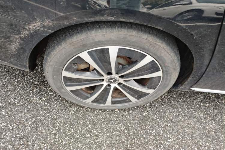 Used Mercedes-Benz E-Class New Energy 2022 Second Facelift E 350 e L Plug-in Hybrid Sedan Right Rear Wheel Hub