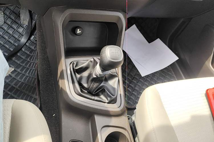 Used Wuling Hongguang V 2022 1.5L Jingqu Edition Electric-Assist LAR Gear Lever