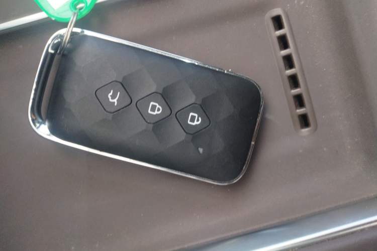 Used Wuling Starlight 730 2025 Model Pure Electric 500km Luxury Edition Vehicle Key