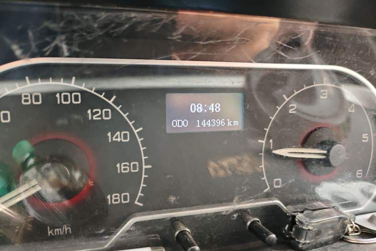 Used SAIC MAXUS Xintu V80 2017 2.5T 5-Speed Manual Aoyuntong National V Short Wheelbase Mid-Roof 5/6/10-Seater