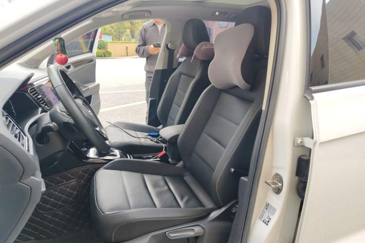 Used Volkswagen T-ROC 2021 280TSI DSG Two-Wheel Drive Comfort Connect Edition Left Front Seat