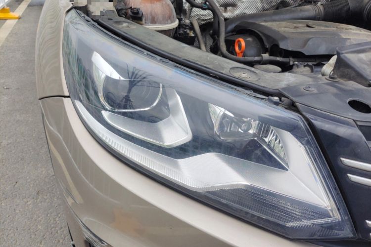 Used Volkswagen Tiguan 2013 1.8 TSI Automatic Two-Wheel Drive Comfort Edition Right Front Headlight