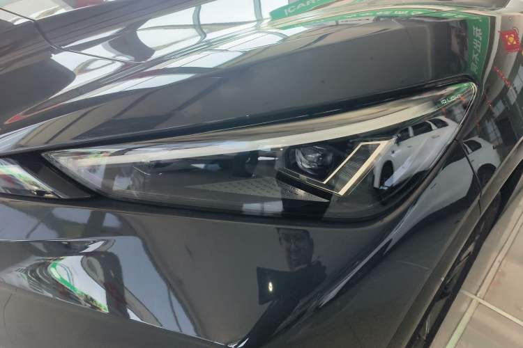 Used Volkswagen ID.UNYX 2025 Pro model Left Front Headlight