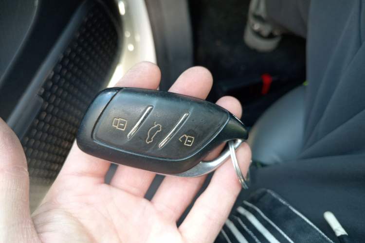 Used Roewe Clever 2021 302 km New Four-Seater Super-Efficient Version