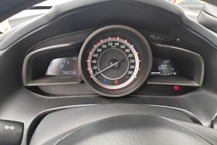 Used Mazda 3 Axela 2016 Sedan 1.5L Automatic Luxury Model