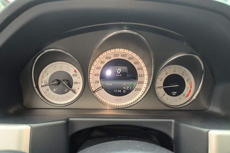 Used Mercedes-Benz GLK-Class 2013 GLK 300 4MATIC Dynamic Sunroof Model Instrument Cluster