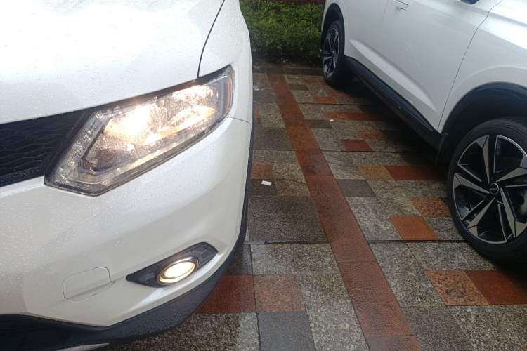 Used Nissan X-Trail 2015 2.0L CVT Comfort MAX Edition 2WD
