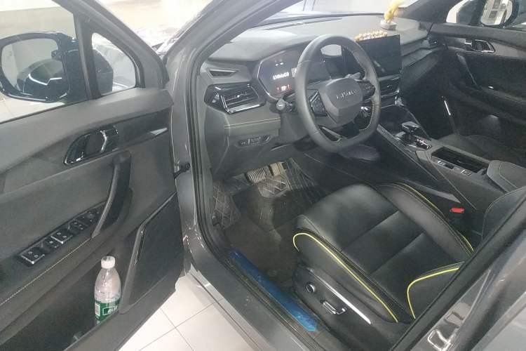 Used Lynk & Co 06 2023 Remix 1.5T Dynamic Halo Driver Seat