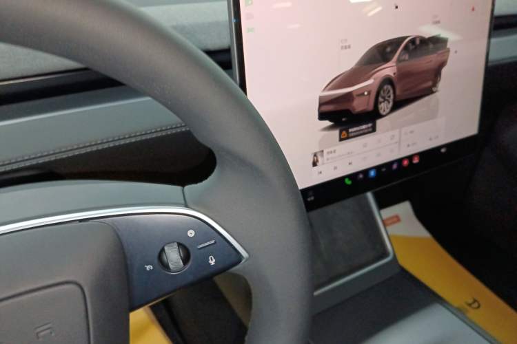 Used Tesla Model Y 2025 Long-Range All-Wheel-Drive Version