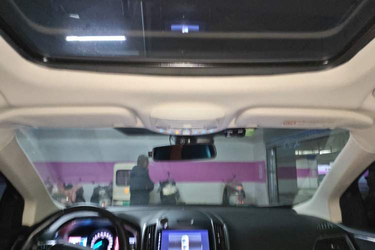 Used Ford Edge 2015 2.0T GTDi Two-Wheel-Drive High-Line Version