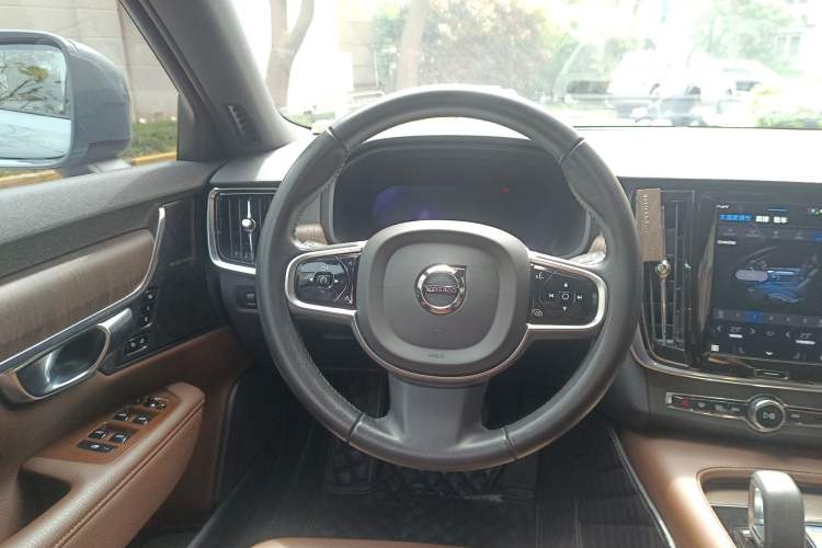 Used Volvo V90 2022 Cross Country B5 AWD Smart Range Edition