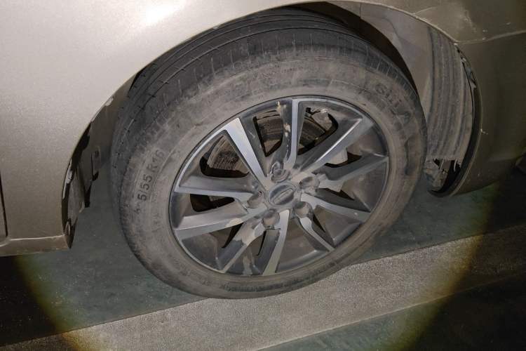 Used Geely Auto Emgrand 2019 Leading Edition 1.5L CVT Upward-Connected Model China VI Standard Right Front Wheel Hub