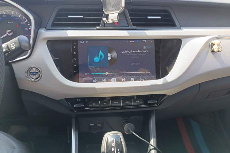 Used Geely Auto Vision X3 2019 Upgraded Model 1.5L CVT Elite Version Audio And AC Panel