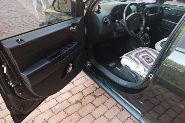 Used Jeep Compass 2010 2.4L four-wheel drive sport version
