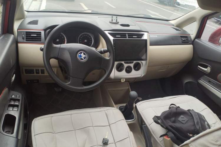 Used Venucia R50 2013 1.6L Manual Luxury Edition
