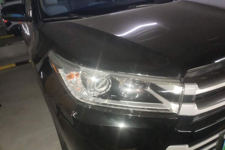 Used Toyota Highlander 2018 2.0T Two-Wheel Drive Elite Version 5 Seats China VI Standard Right Front Headlight