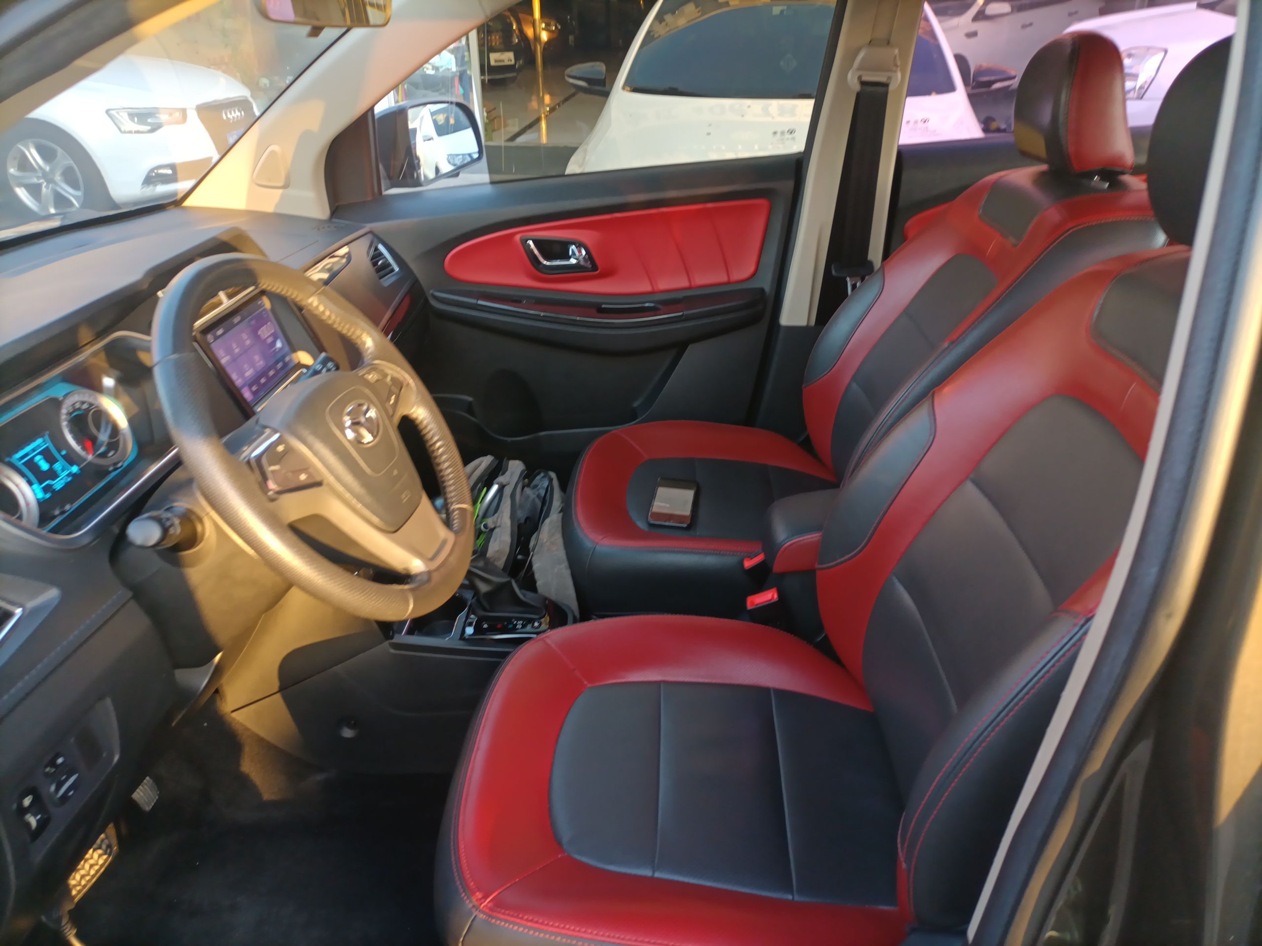 المقاعد الأمامية داخل السيارة