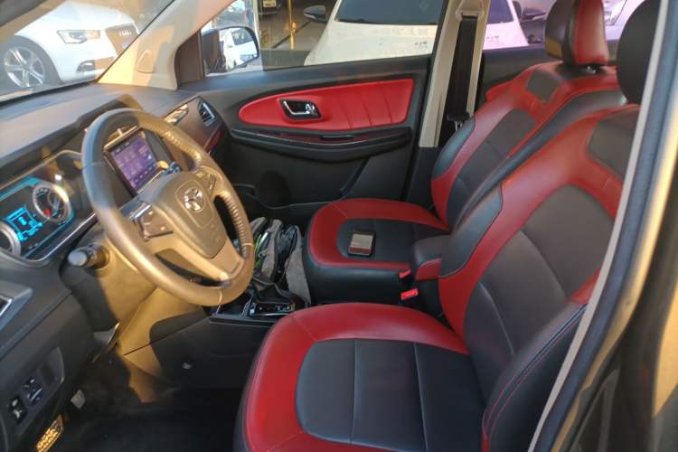 Used FAW Yingzhi G3 2016 G3S 1.5L CVT Luxury Navigation Edition
