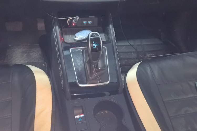 Used BYD Song 2020 Classic Edition 1.5T Automatic Elite Model Gear Lever