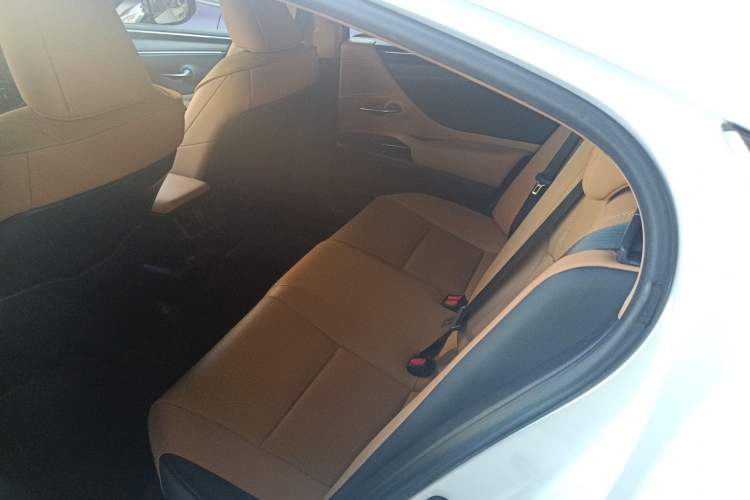 Used Lexus ES 2021 200 Excellence Edition
