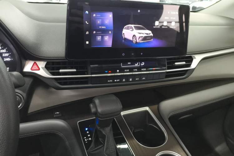 Used Toyota Granvia 2024 2.5L Hybrid Comfort Edition