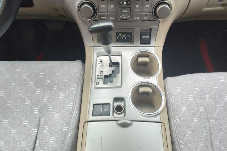 Used Toyota Highlander 2011 2.7L Two-Wheel Drive 7-Seater Luxury Edition Gear Lever