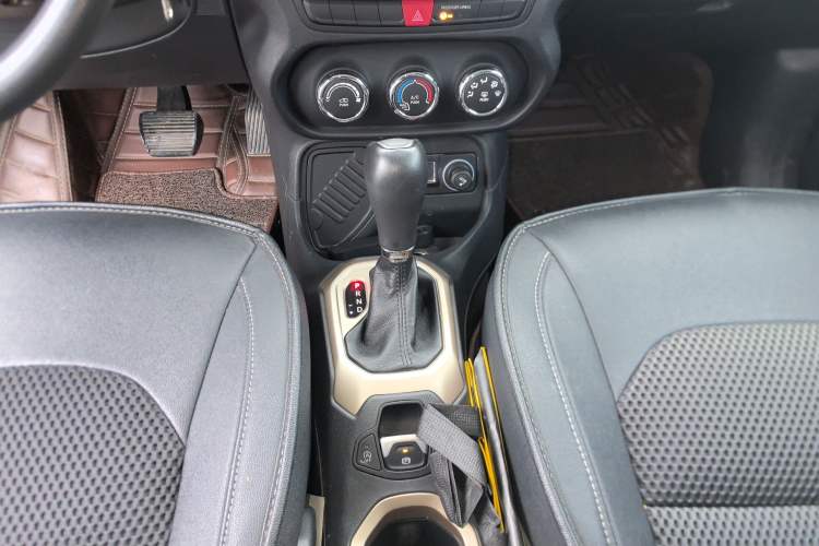 Used Jeep Renegade 2017 180T Automatic Kinetic Edition+ Gear Lever