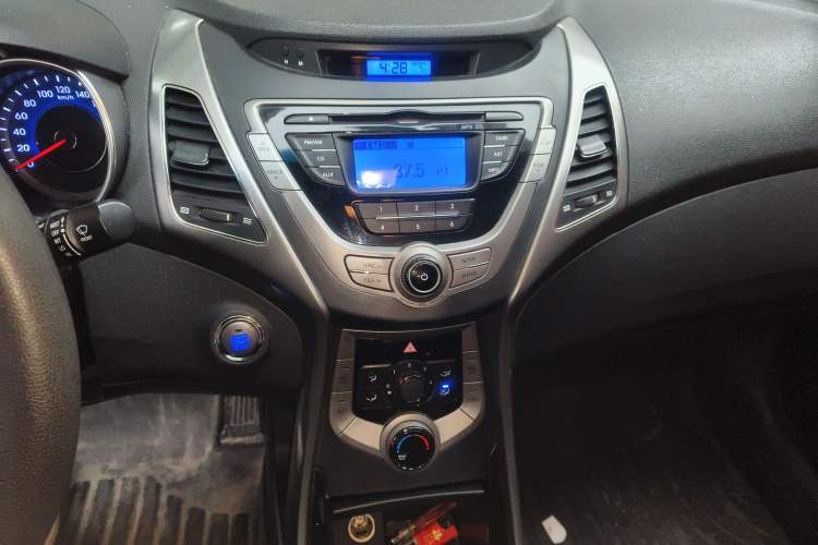 Used Hyundai Elantra (5th Generation / Langdong) 2012 1.6L Manual Leading Model