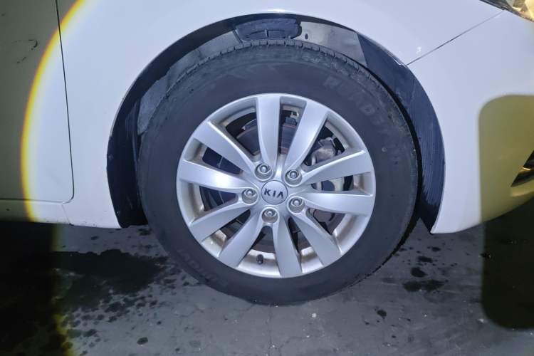 Used Kia K3 2015 1.6L Automatic GLS Right Front Wheel Hub