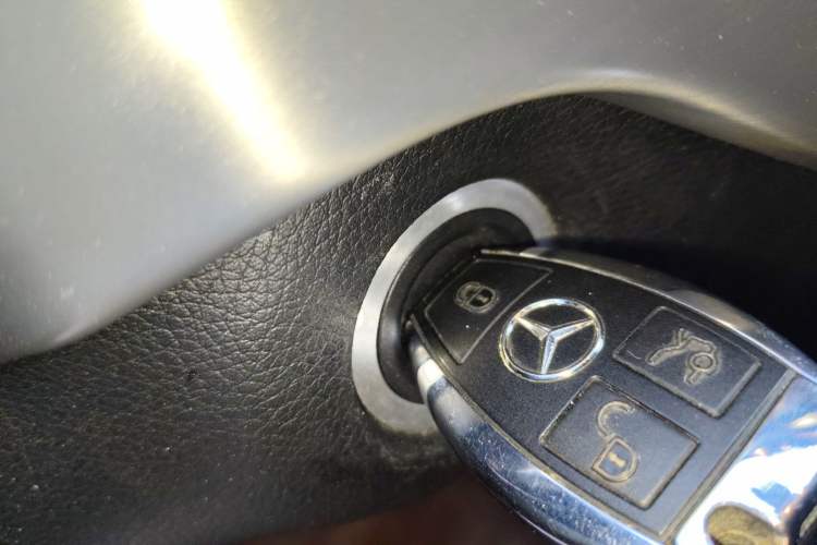Used Mercedes-Benz M-Class 2014 ML 320 4MATIC Vehicle Key