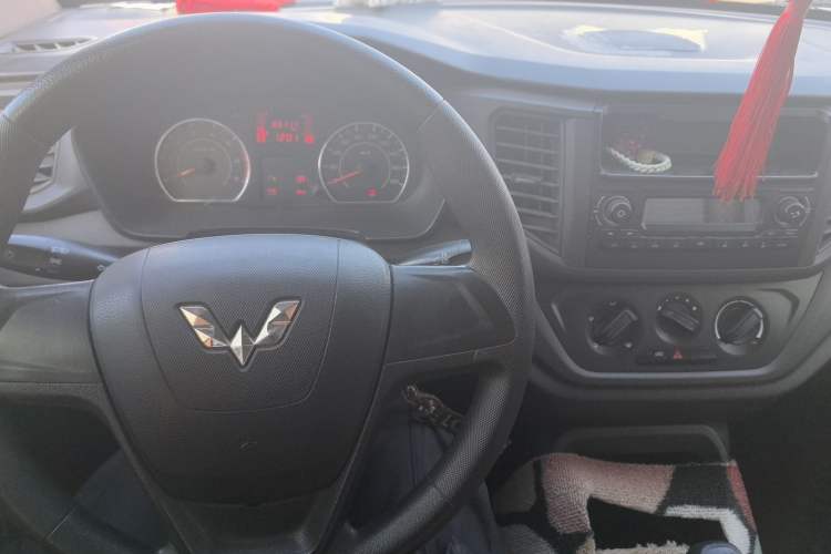 Used Wuling Hongguang V 2019 1.5L Base Window-Sealed Vehicle China VI LAR