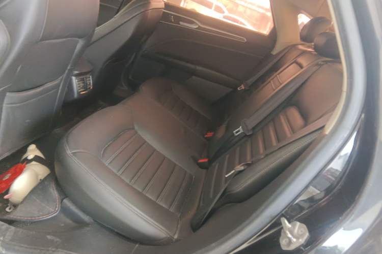 Used Ford Mondeo 2013 2.0L GTDi 200 Fashion Edition Left Rear Seat