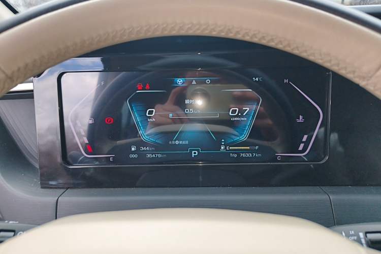 Used Sinotruk Pioneer V 2025 Multi-Function PRO Version 2.0T Automatic Short Wheelbase Low Roof Instrument Cluster