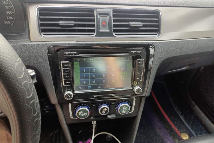 Used Volkswagen Santana 2015 1.6L Manual Comfort Edition Audio And AC Panel