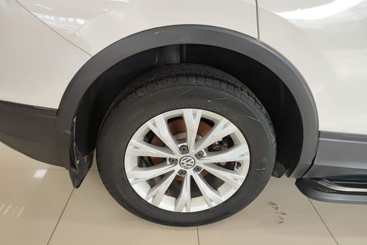 Used Volkswagen Tiguan L 2018 330TSI Automatic Two-Wheel Drive Luxury Edition Exterior 5