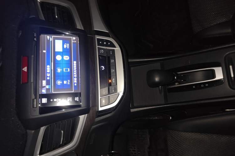 Used Honda Jade 2013 1.8L automatic Comfort version 5 seats