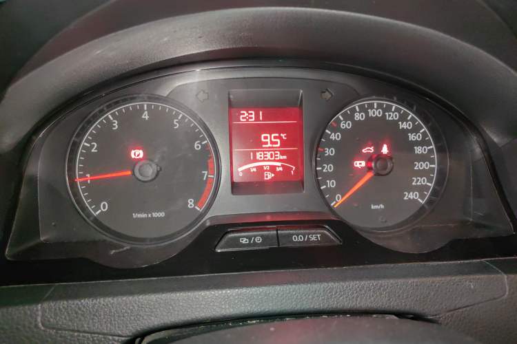 Used Volkswagen Santana 2015 1.6L Manual Fashion Edition Odometer Close Up