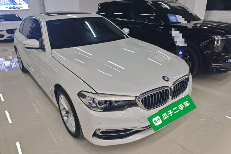 Used BMW 5 Series 2019 530Li Leading Model Luxury Package Front Right 45 Deg