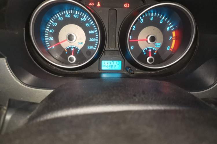 Used Buick Excelle 2011 1.6 LX-MT Odometer Close Up