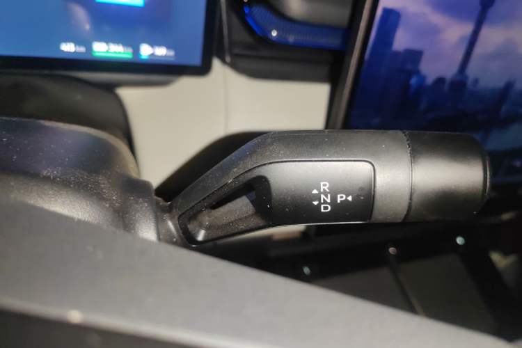 Used Lynk & Co 08 EM-P 2023 245km Ultra-Long Range Halo Gear Lever