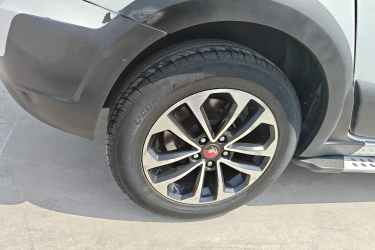 Used FORTHING Joyear X5 2013 1.6L Manual Luxury Model Right Rear Wheel Hub