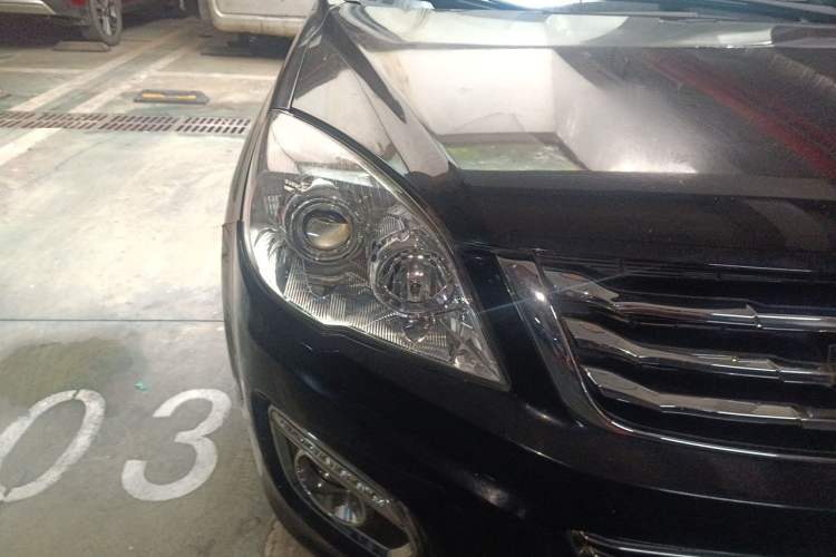 Used Haval H6 2014 Upgraded Model 2.0T Diesel Manual Two-Wheel Drive Urban Version
