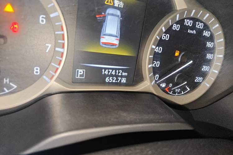 Used Nissan Terra 2018 2.5L Automatic 2WD Luxury Edition Odometer Close Up