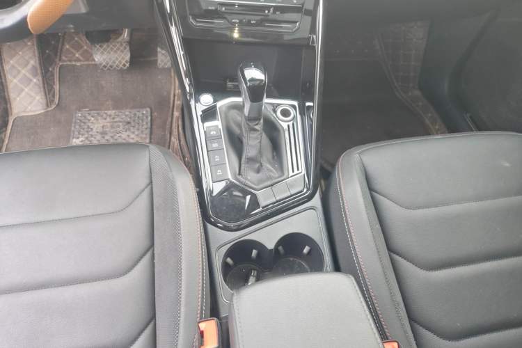 Used Volkswagen Tayron 2020 330TSI Two-Wheel Drive Luxury Smart Connectivity Version Gear Lever