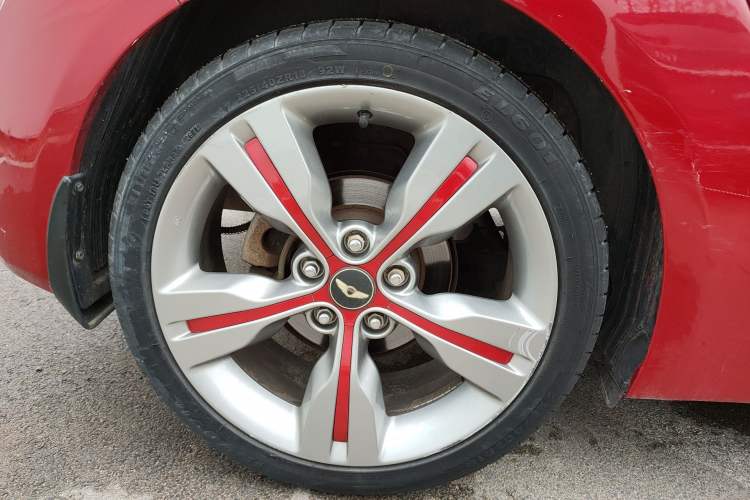 Used Hyundai Veloster 2011 1.6L Automatic Flagship Edition Right Rear Wheel Hub